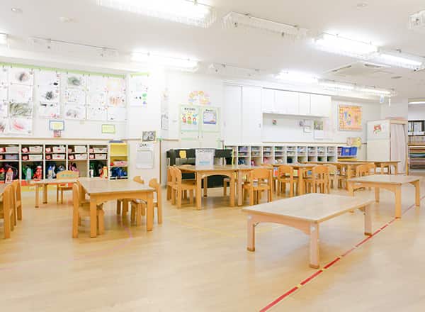 右の方にある卒園製作の名前部分をぼかしてほしいです